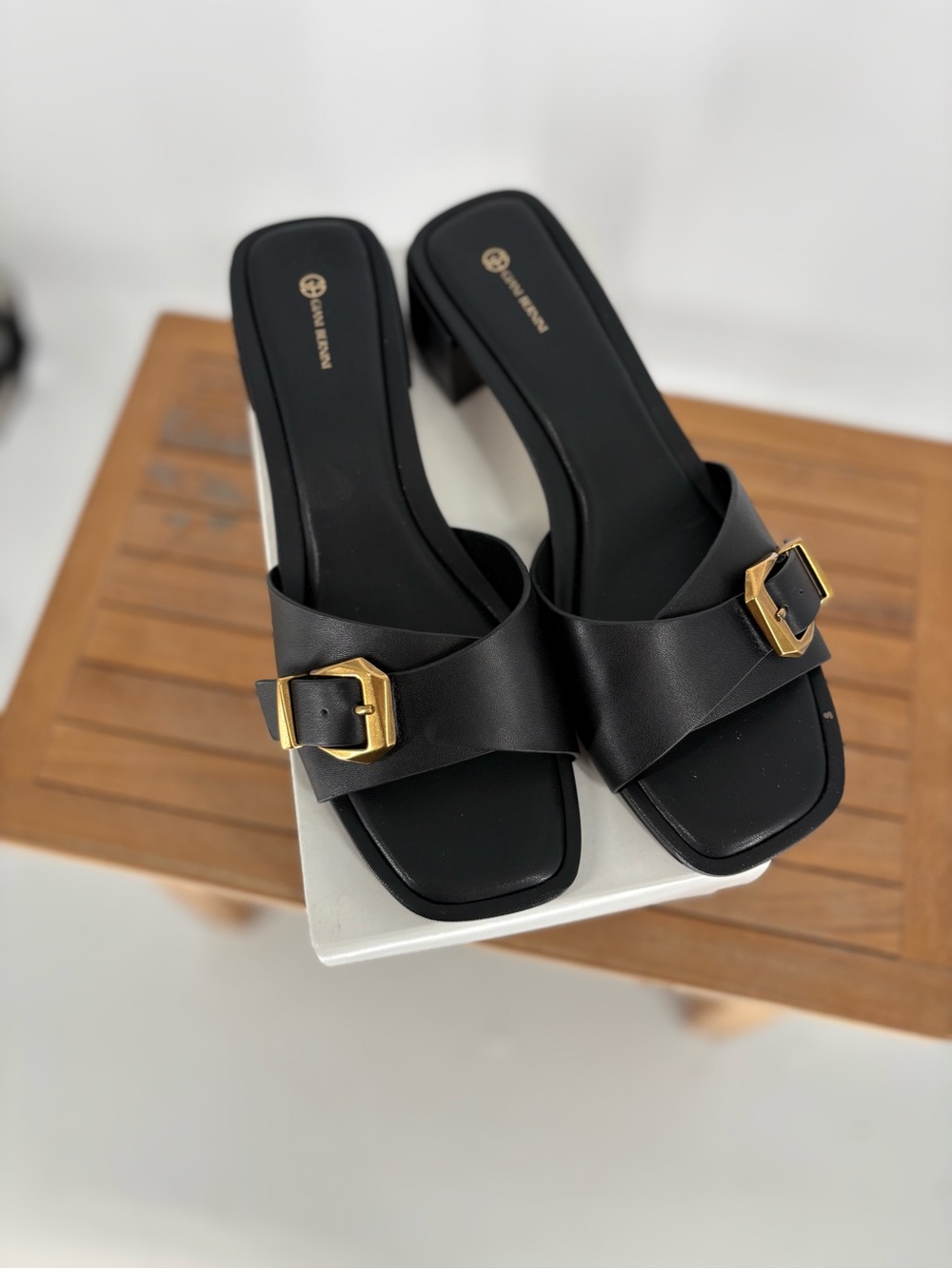 New Women’s Giani Bernini Black Slide Mules with Gold Buckles 8.5 M